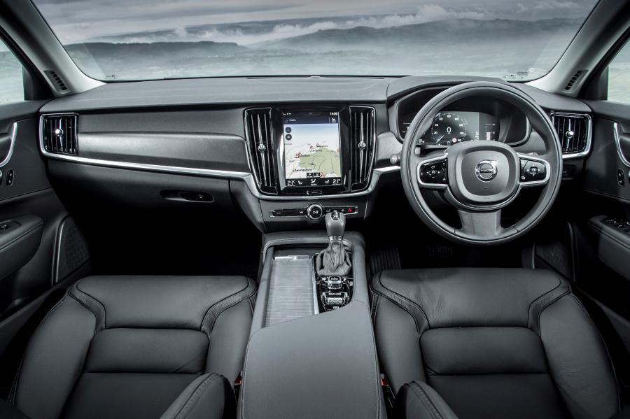 Торпедо Volvo V90 D4 Cross Country 2017 года  (UK) (фото 7 из 40)